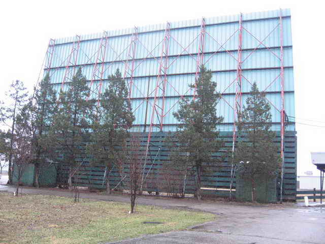 Piqua 36 Drive-In - 2006 Photo (newer photo)